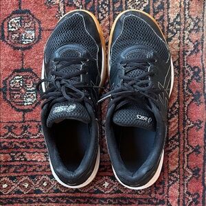 ASICS Women’s Size 8.5  Black and White Athletic Shoes in Good Condition!